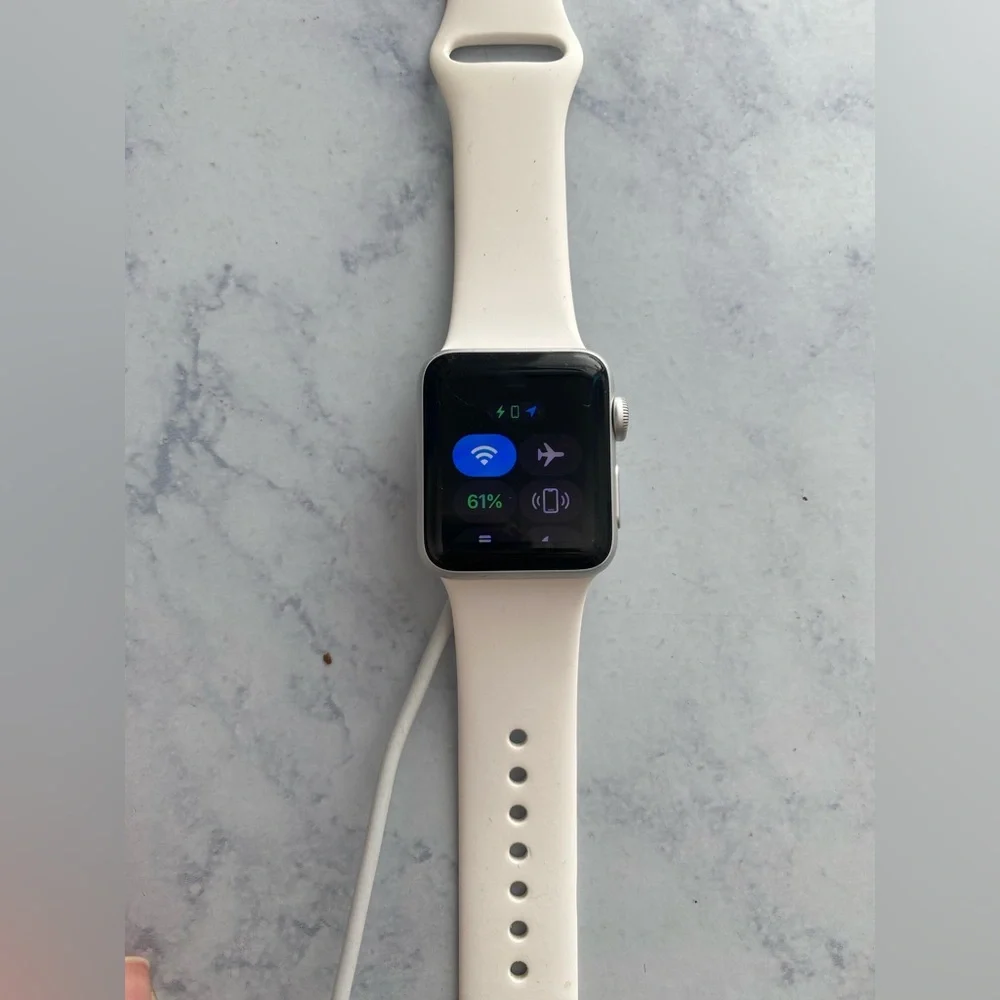 Apple stay top